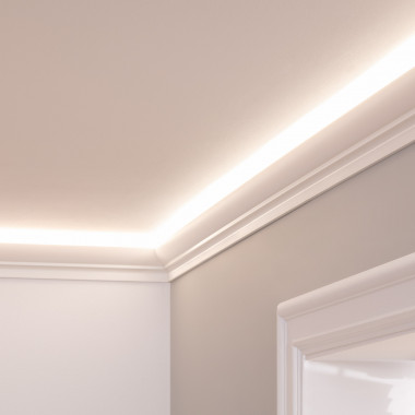 Installer un ruban LED au plafond du salon